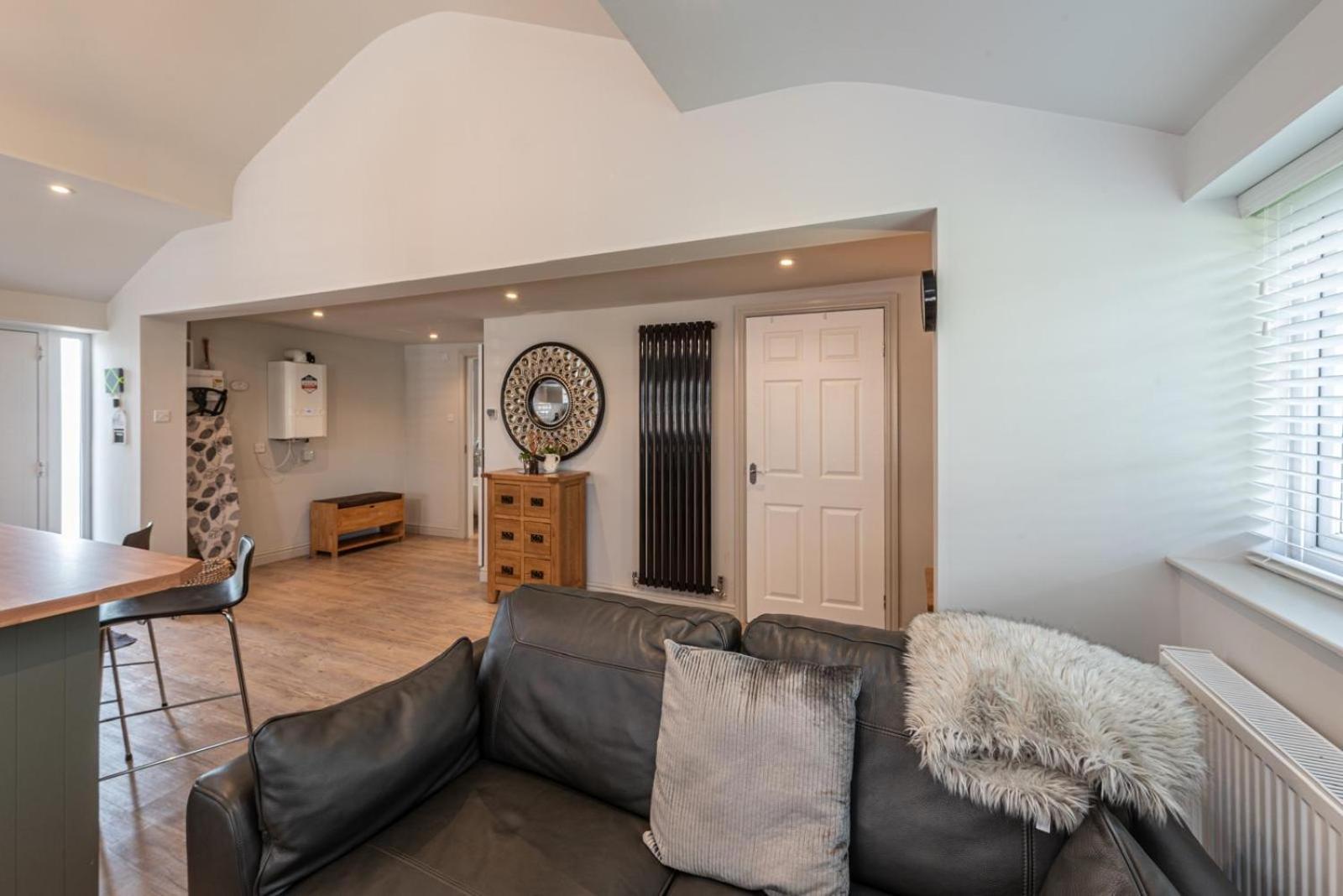 Quiet Self Contained Cottage Near Delamere Forest 커딩턴 외부 사진
