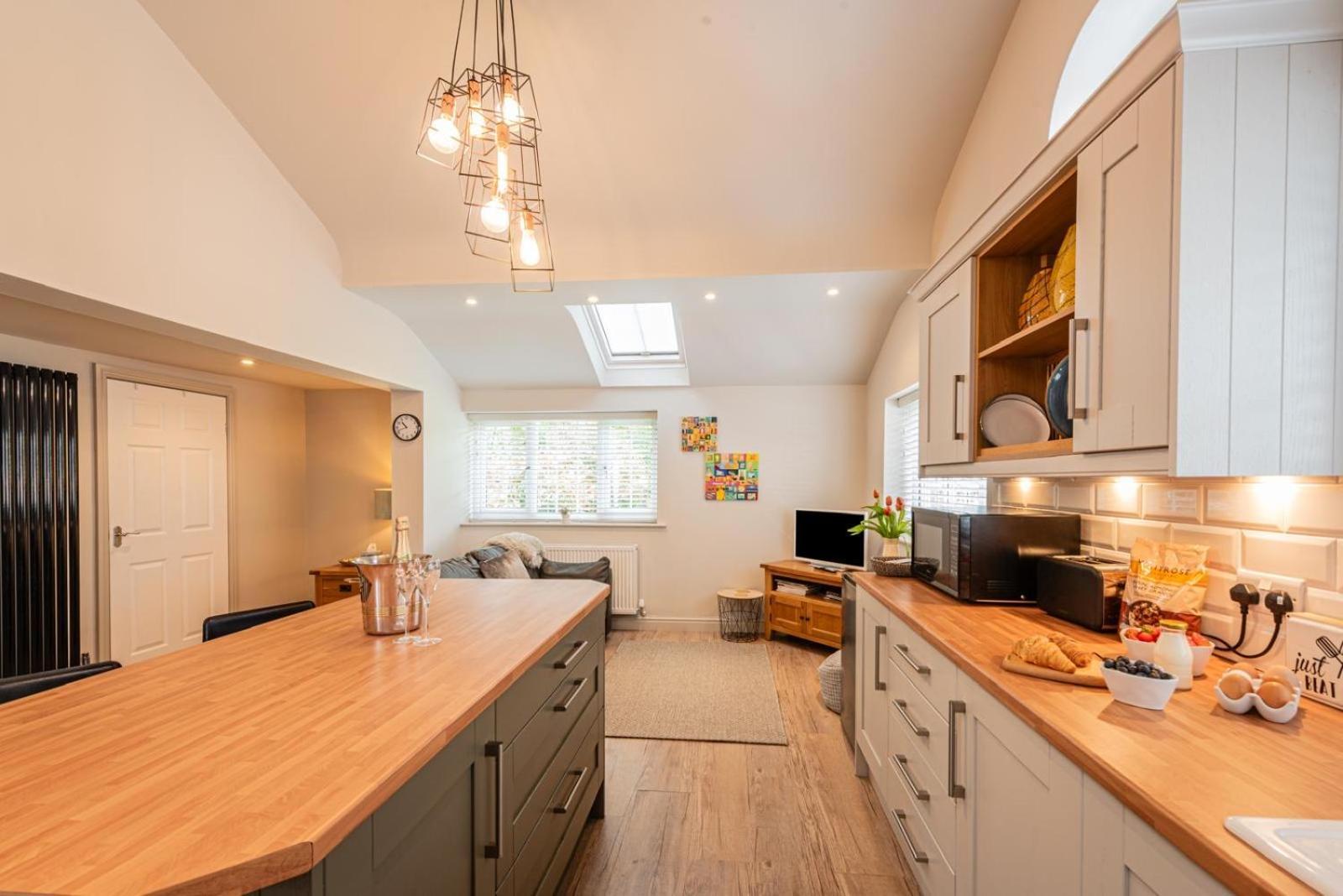 Quiet Self Contained Cottage Near Delamere Forest 커딩턴 외부 사진
