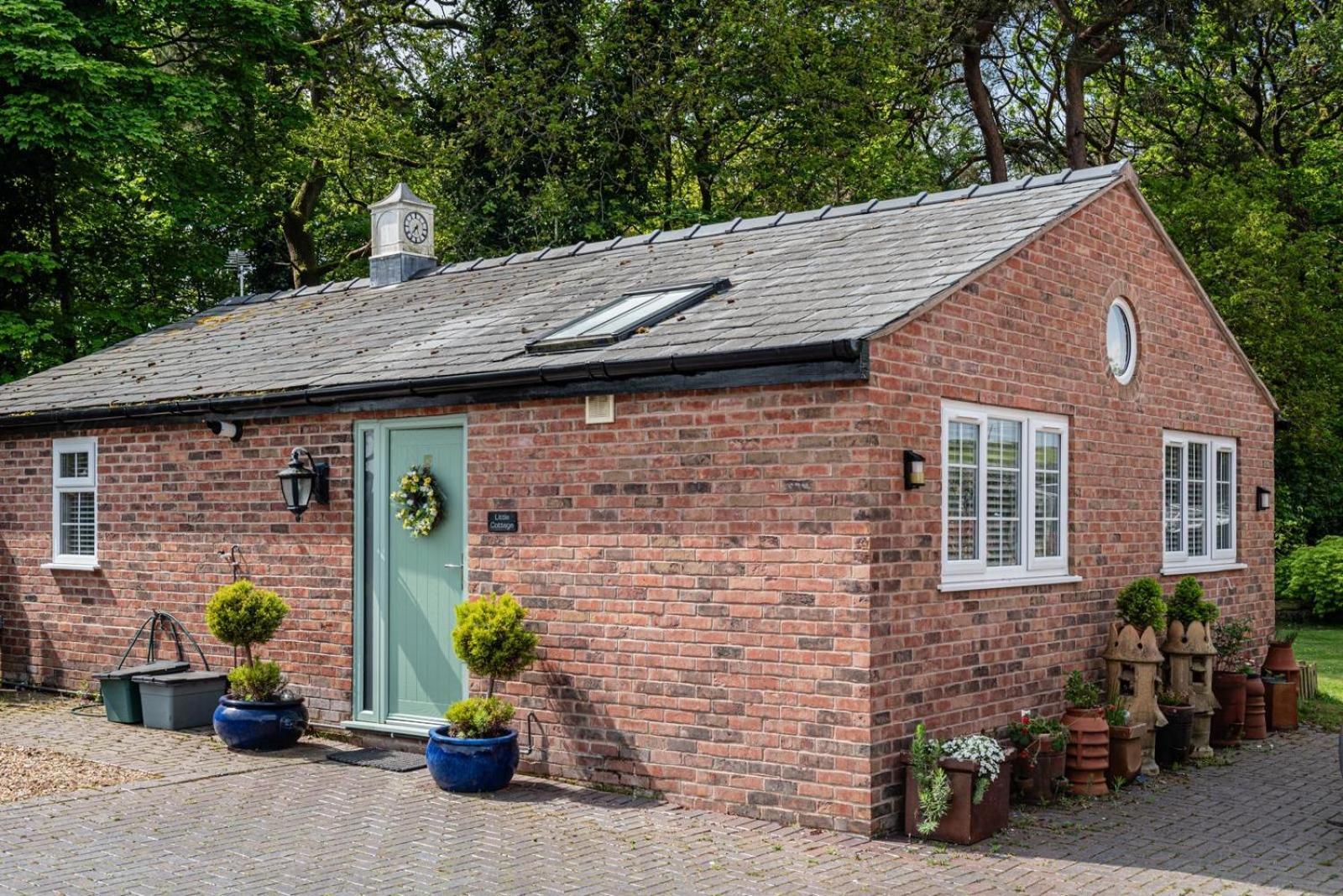 Quiet Self Contained Cottage Near Delamere Forest 커딩턴 외부 사진