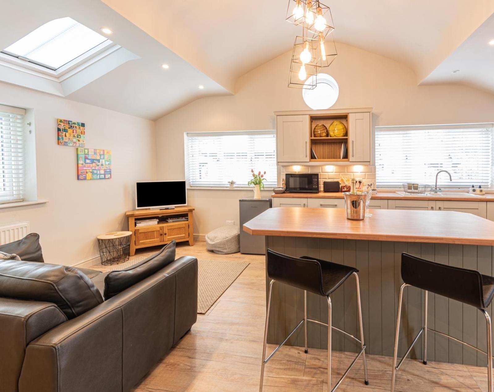 Quiet Self Contained Cottage Near Delamere Forest 커딩턴 외부 사진